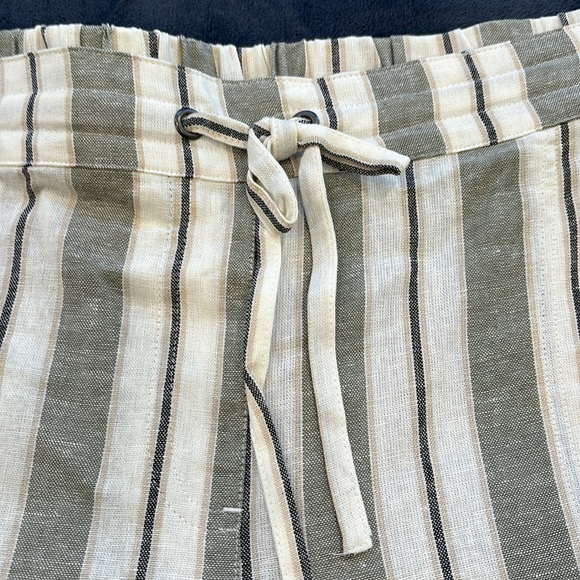 Per Se Linen Shorts w Pockets - Picture 3 of 7